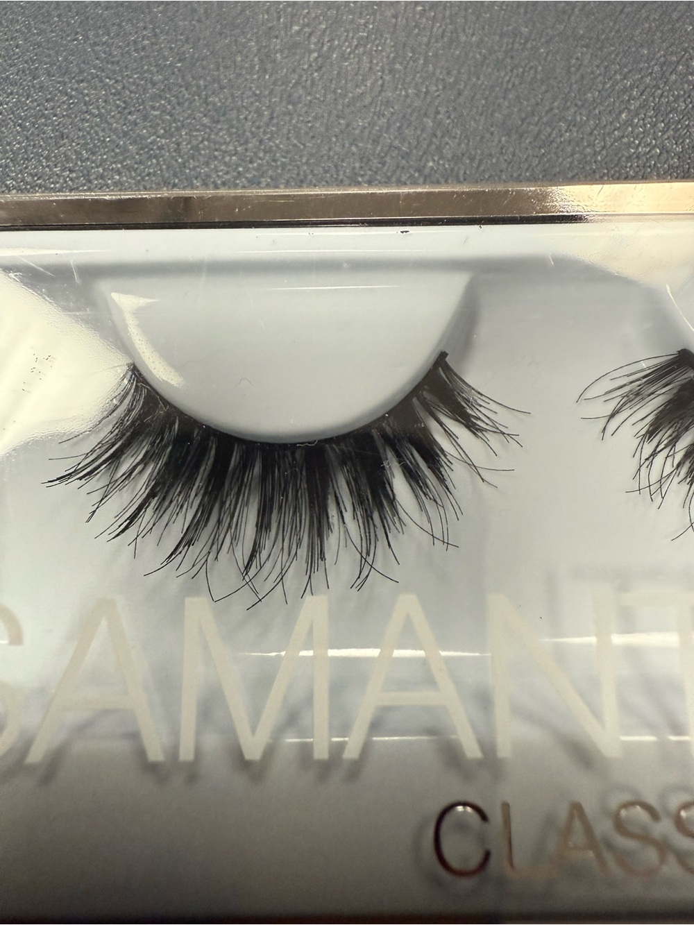 HUDA BEAUTY Samantha #7 Lashes - Picture 3 of 5